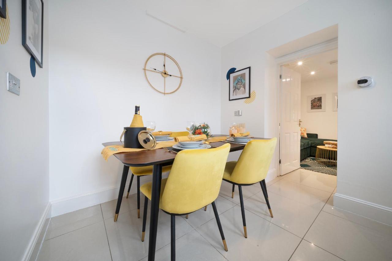 1 Bed House, Free Parking, 15 Minutes From Cheltenham Races Gloucester Buitenkant foto