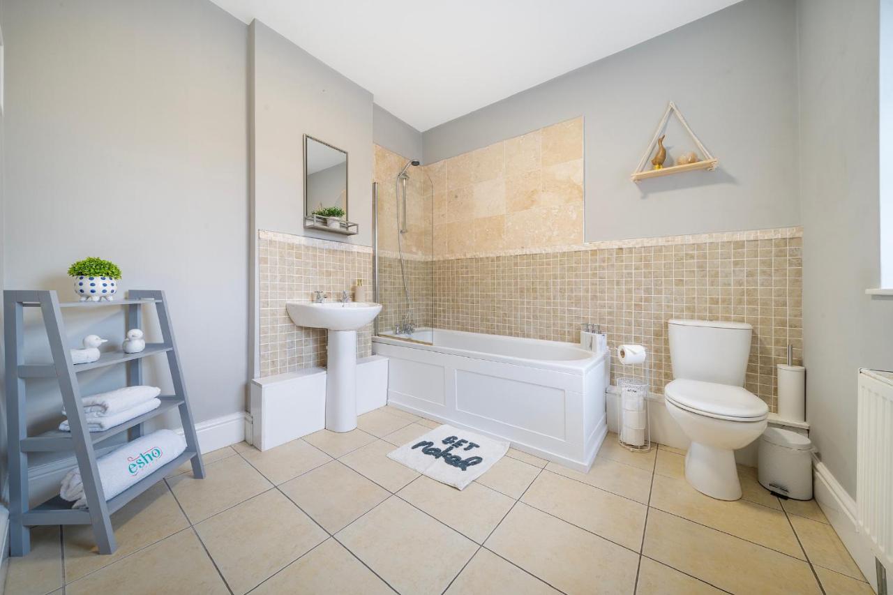 1 Bed House, Free Parking, 15 Minutes From Cheltenham Races Gloucester Buitenkant foto