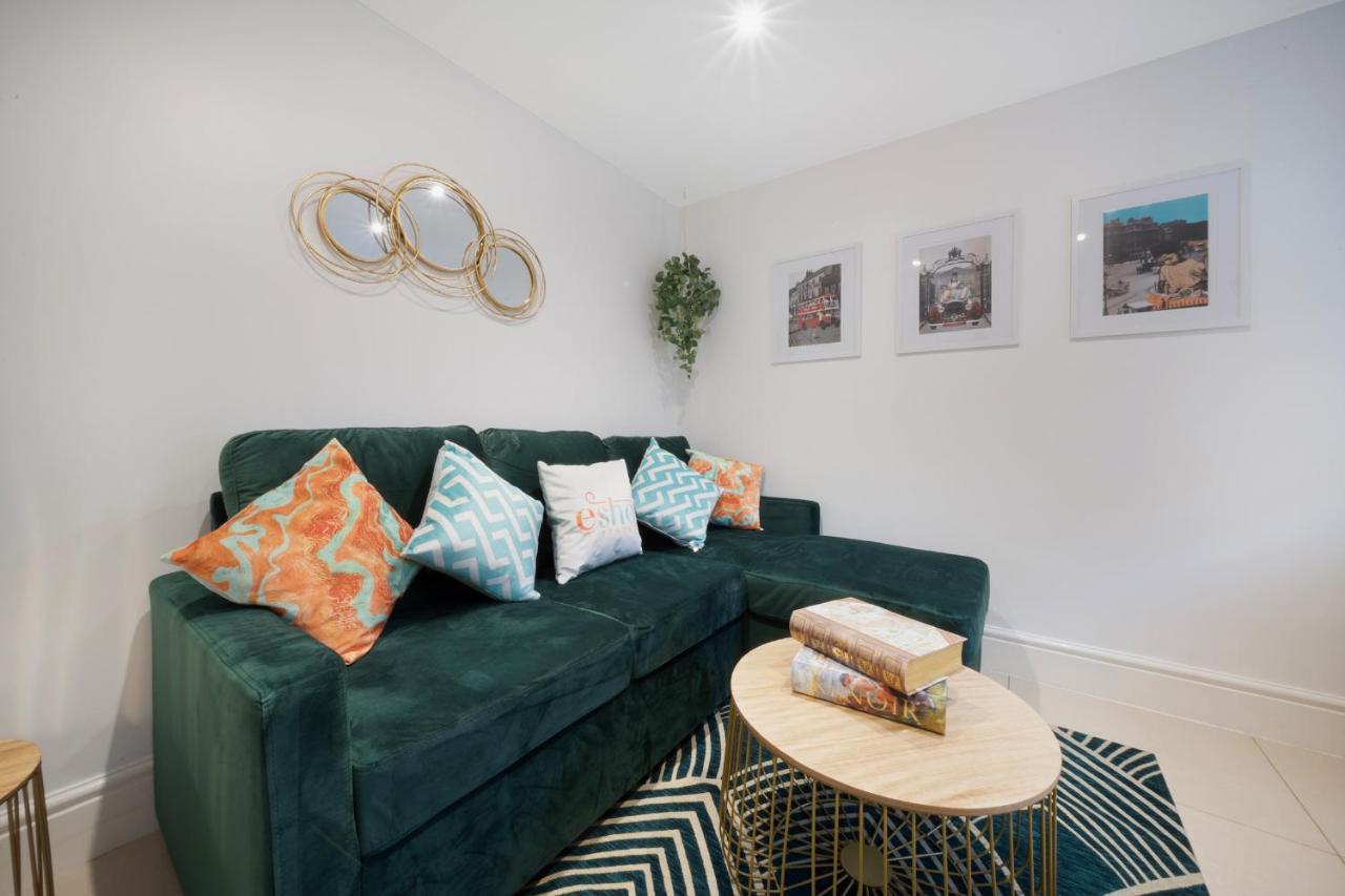 1 Bed House, Free Parking, 15 Minutes From Cheltenham Races Gloucester Buitenkant foto