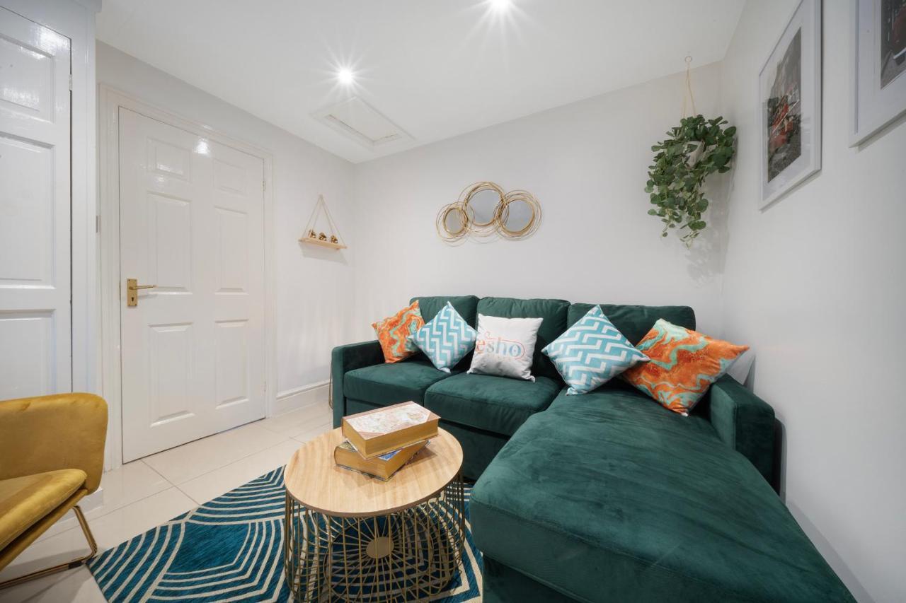 1 Bed House, Free Parking, 15 Minutes From Cheltenham Races Gloucester Buitenkant foto
