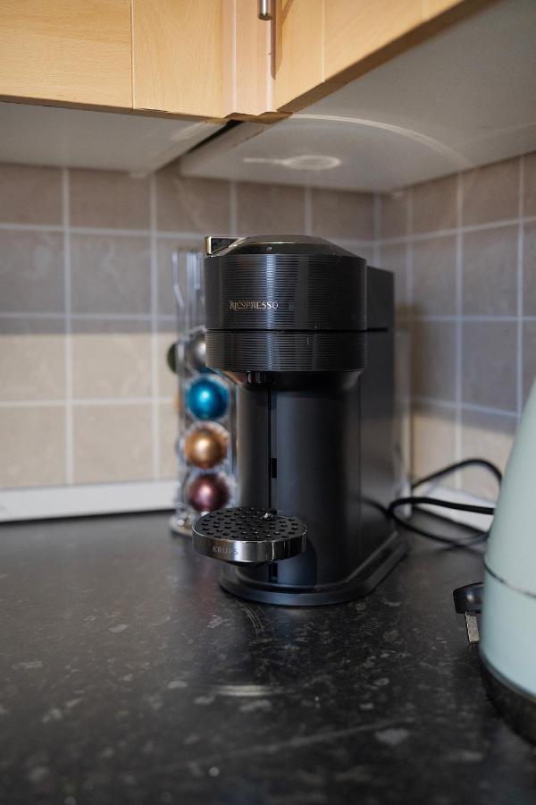 1 Bed House, Free Parking, 15 Minutes From Cheltenham Races Gloucester Buitenkant foto