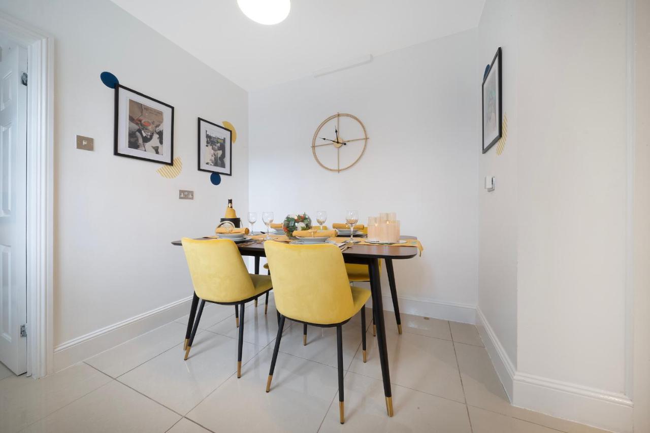 1 Bed House, Free Parking, 15 Minutes From Cheltenham Races Gloucester Buitenkant foto