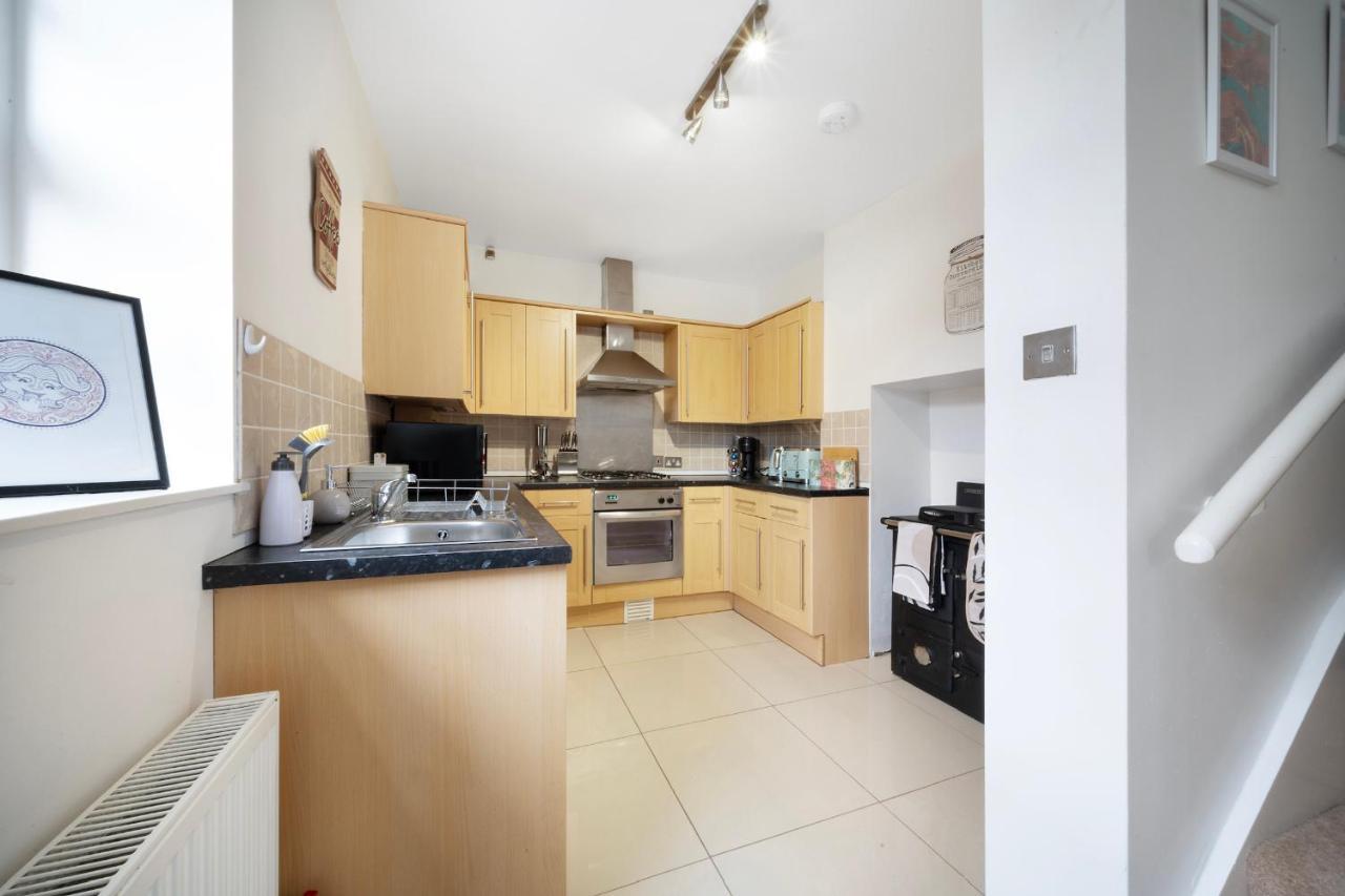 1 Bed House, Free Parking, 15 Minutes From Cheltenham Races Gloucester Buitenkant foto