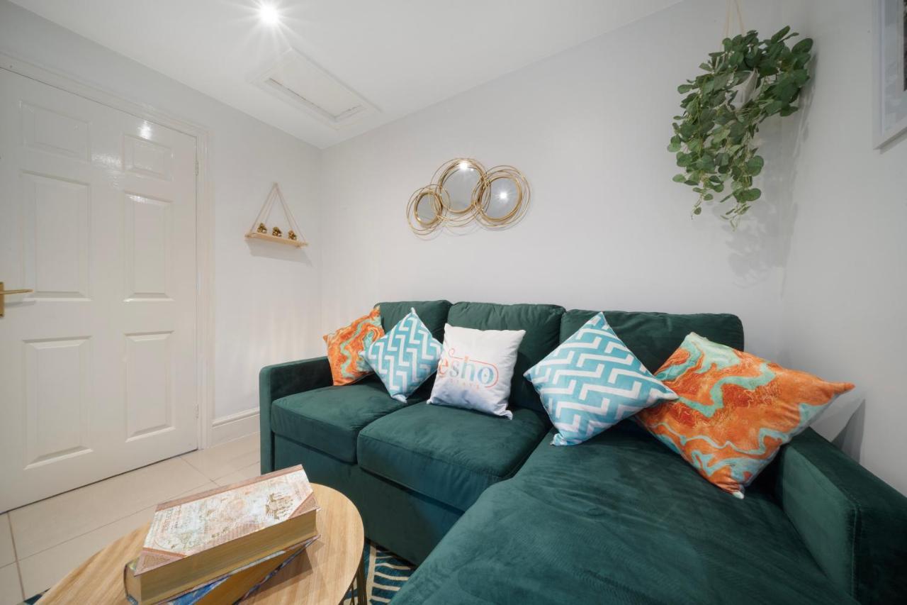 1 Bed House, Free Parking, 15 Minutes From Cheltenham Races Gloucester Buitenkant foto